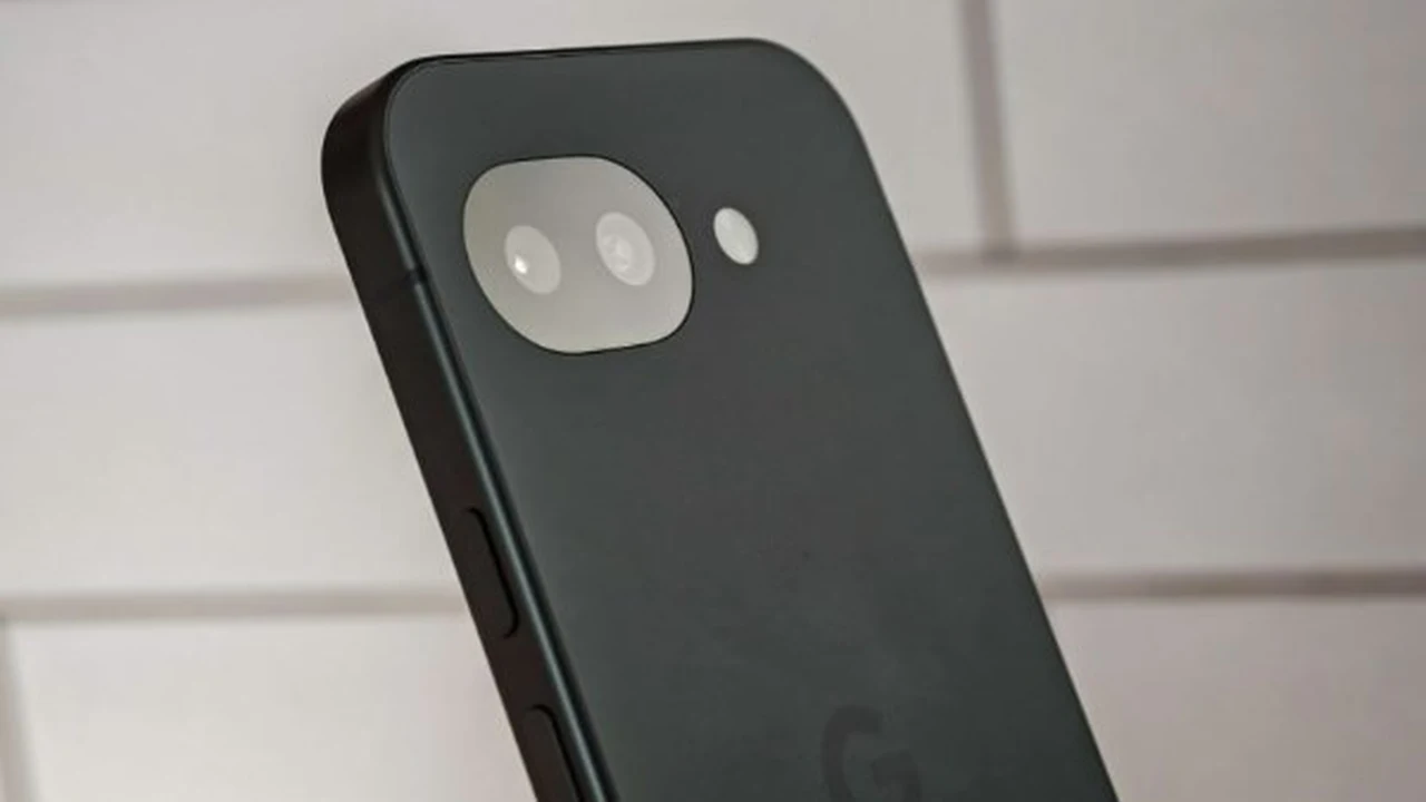 تسريبات جديدة عن هاتف Pixel 11a تثير تساؤلات حول مفاجآت جوجل.